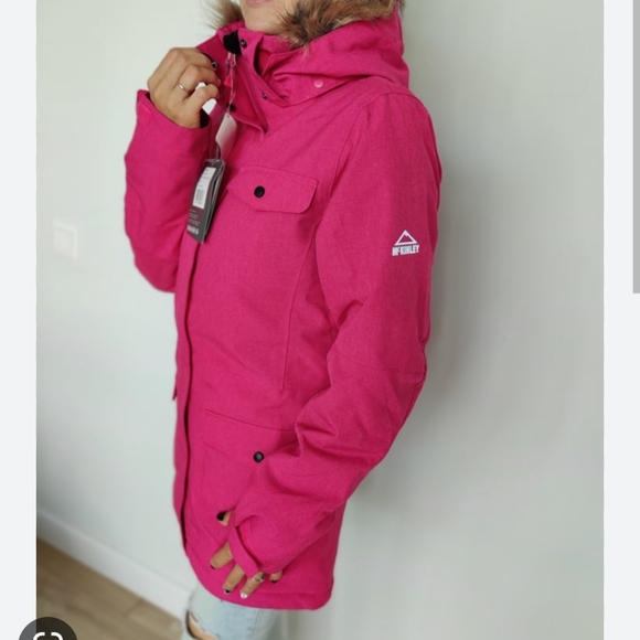 Mckinley Red Coat - Picture 2 of 10